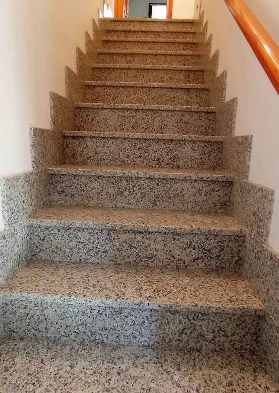 553